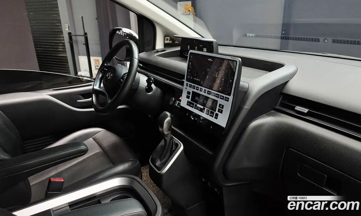 Hyundai Staria 2022 3.5 автомат (гидро), фото 16