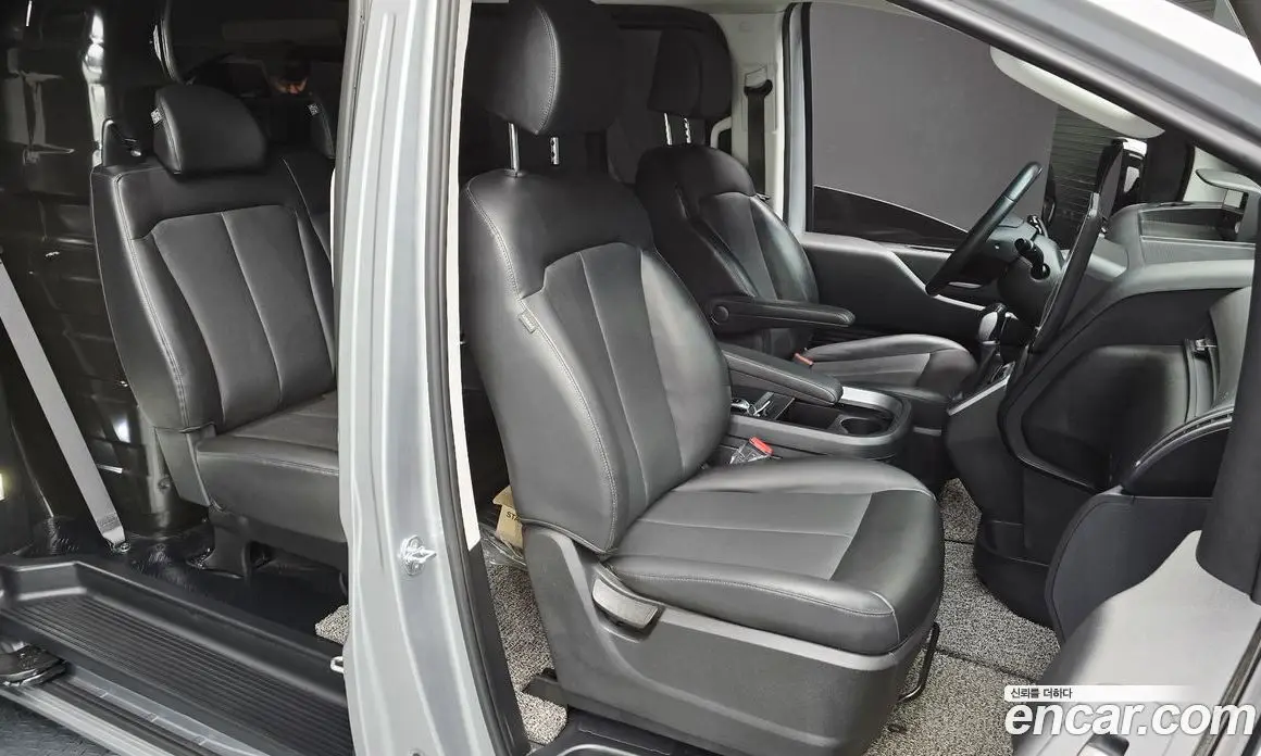 Hyundai Staria 2022 3.5 автомат (гидро), фото 18