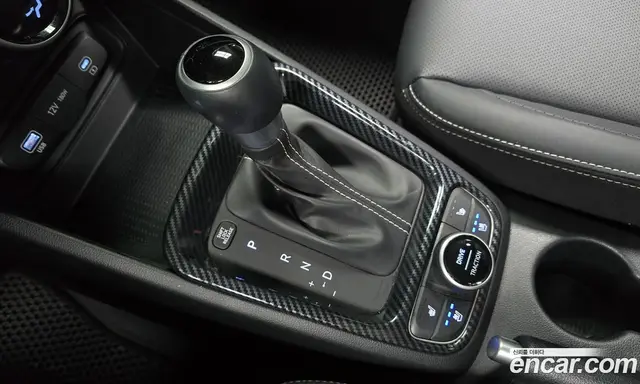 Hyundai Venue 2023 1.6 автомат (гидро), миниатюра 12