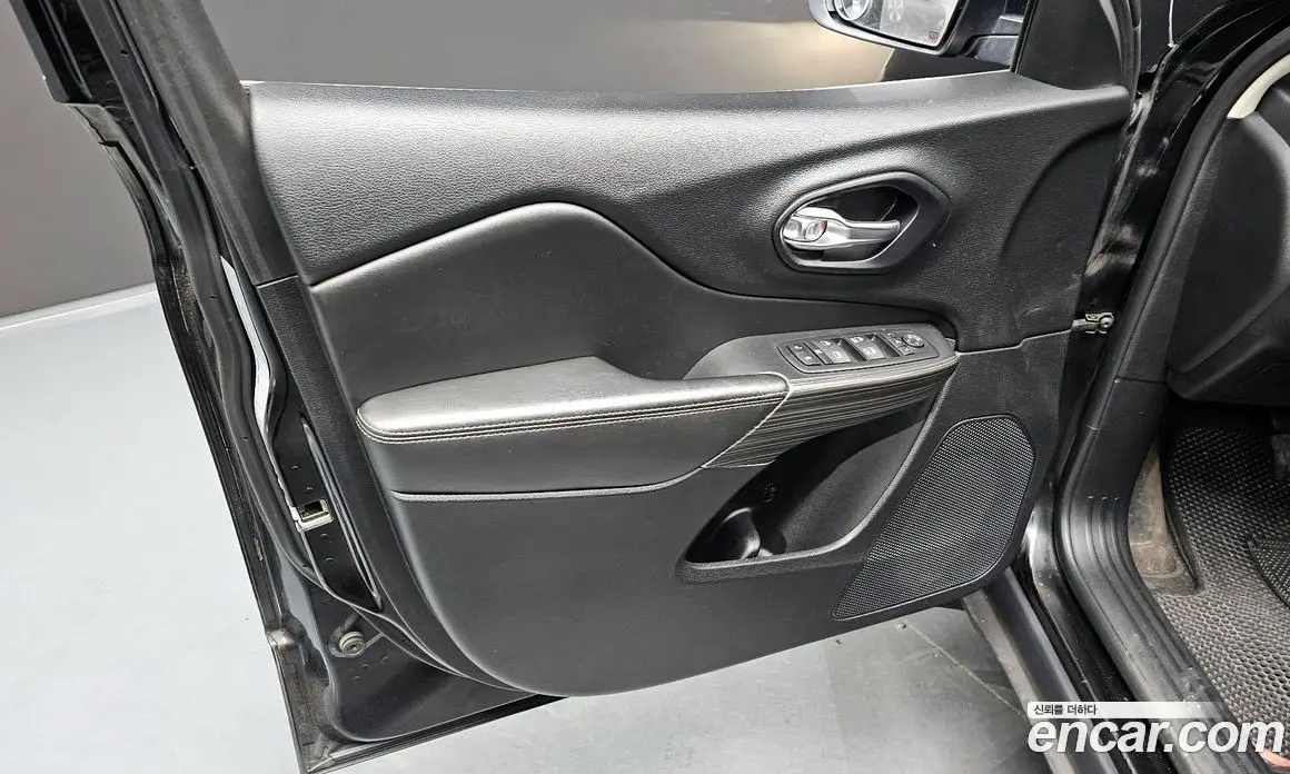 Jeep Cherokee 2017 2.4 автомат (гидро), фото 14 Jeep Cherokee 2017 2.4 автомат (гидро), фото 14