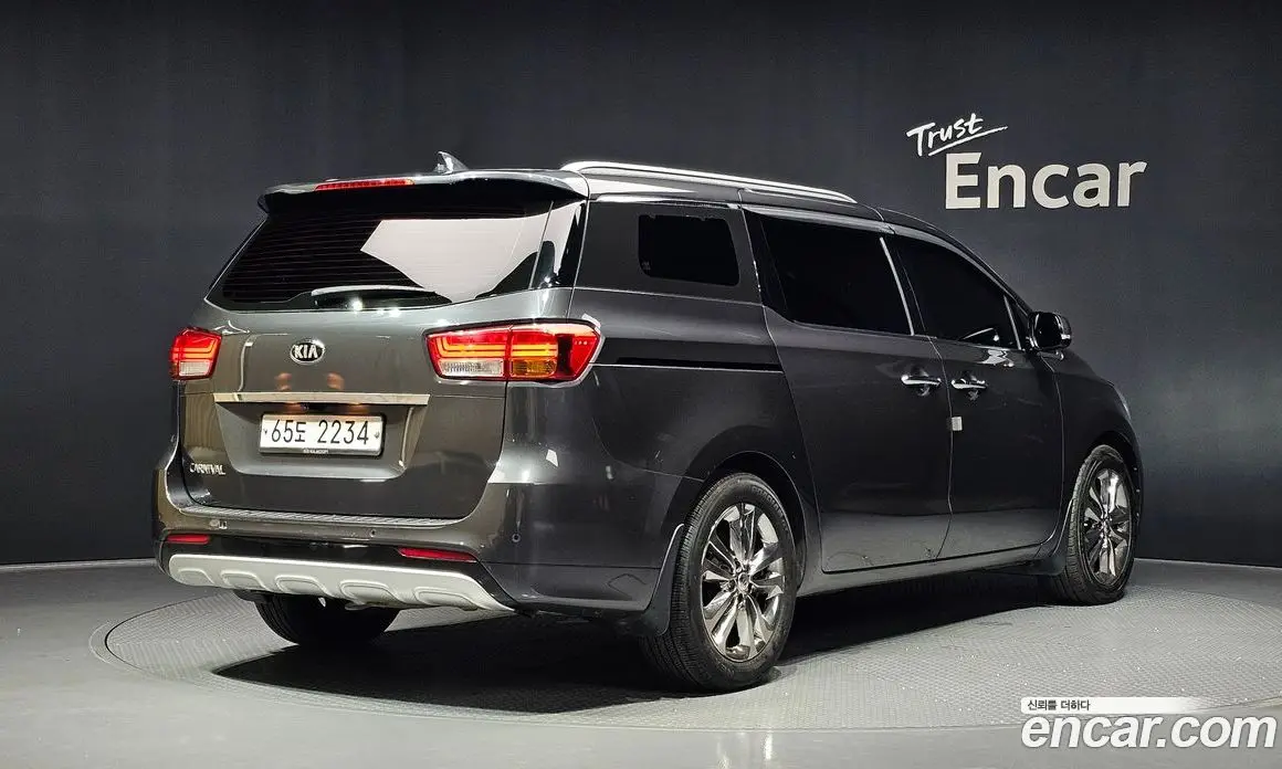 Kia Carnival 2017 2.2 автомат (гидро), фото 2 Kia Carnival 2017 2.2 автомат (гидро), фото 2