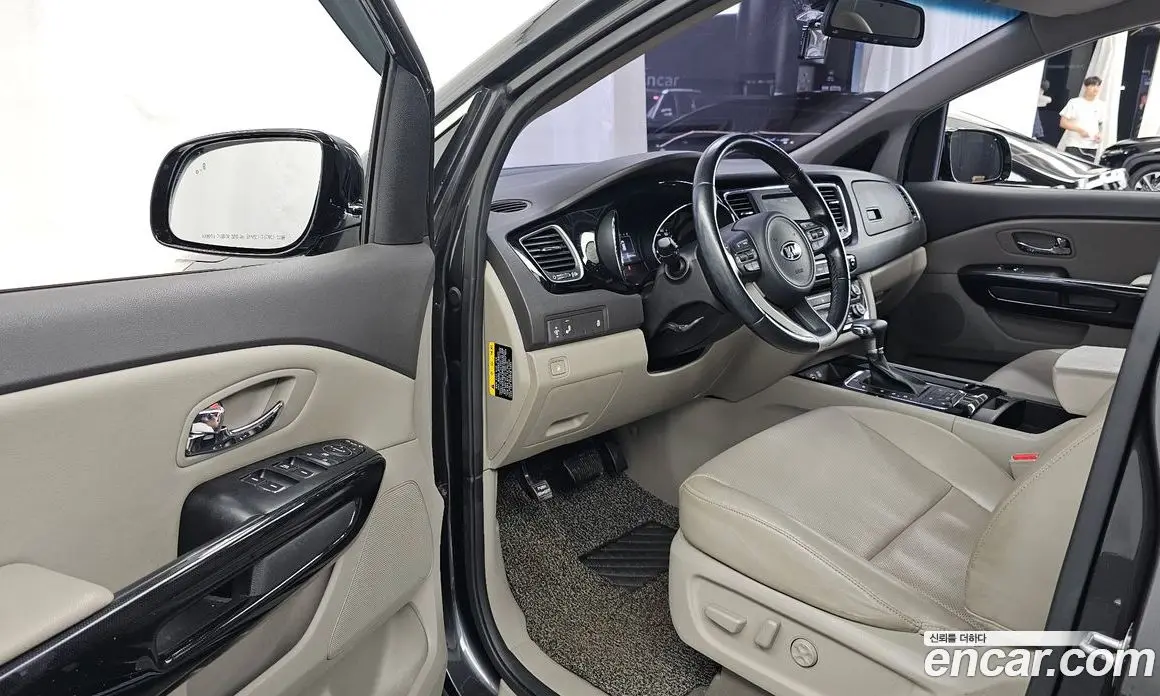 Kia Carnival 2017 2.2 автомат (гидро), фото 13 Kia Carnival 2017 2.2 автомат (гидро), фото 13