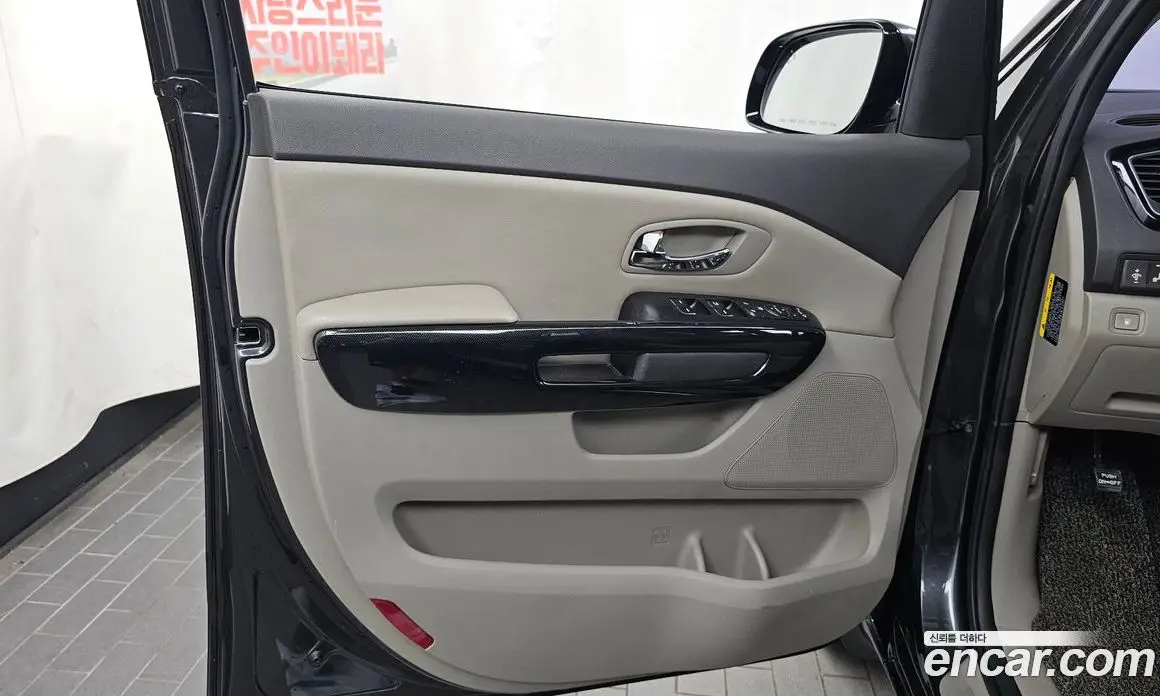 Kia Carnival 2017 2.2 автомат (гидро), фото 14 Kia Carnival 2017 2.2 автомат (гидро), фото 14