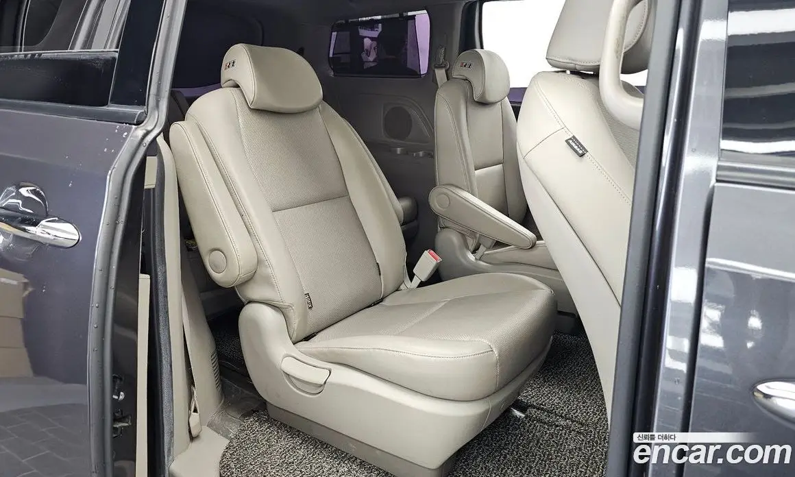Kia Carnival 2017 2.2 автомат (гидро), фото 17 Kia Carnival 2017 2.2 автомат (гидро), фото 17