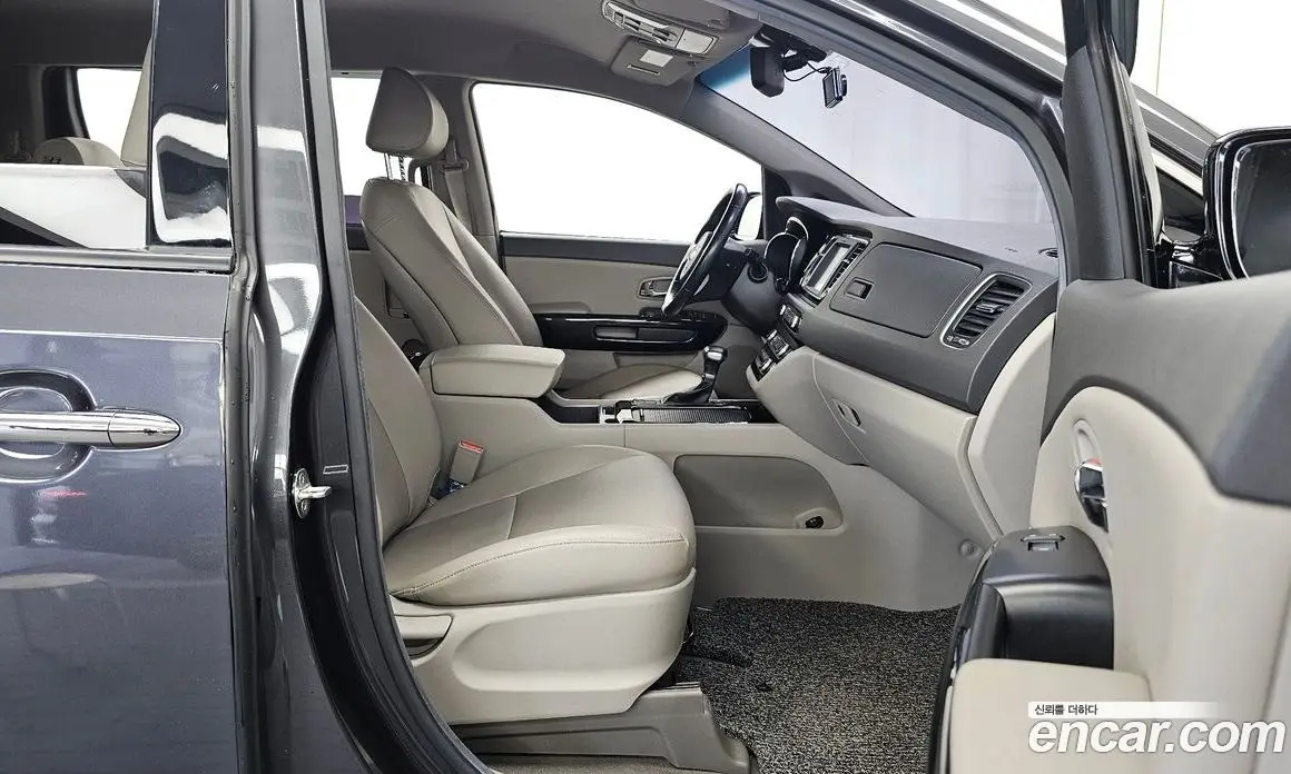 Kia Carnival 2017 2.2 автомат (гидро), фото 18 Kia Carnival 2017 2.2 автомат (гидро), фото 18