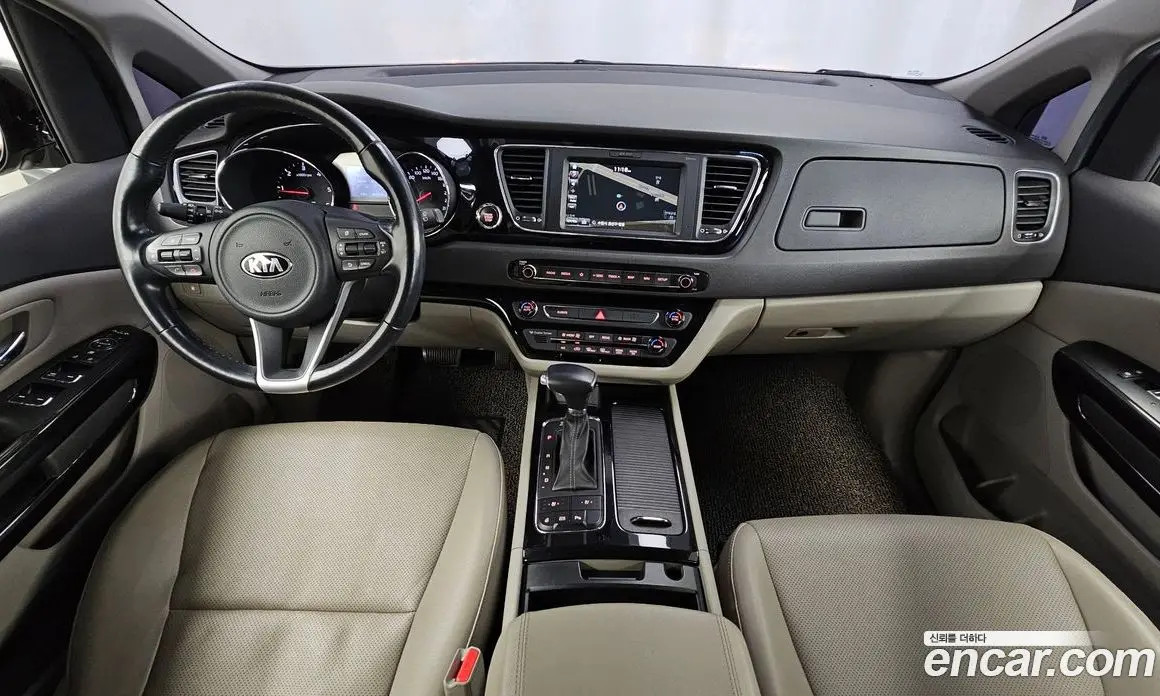 Kia Carnival 2017 2.2 автомат (гидро), фото 10 Kia Carnival 2017 2.2 автомат (гидро), фото 10