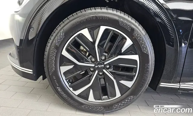 Kia EV6 2023 0.1 автомат (гидро), миниатюра 5 Kia EV6 2023 0.1 автомат (гидро), миниатюра 5