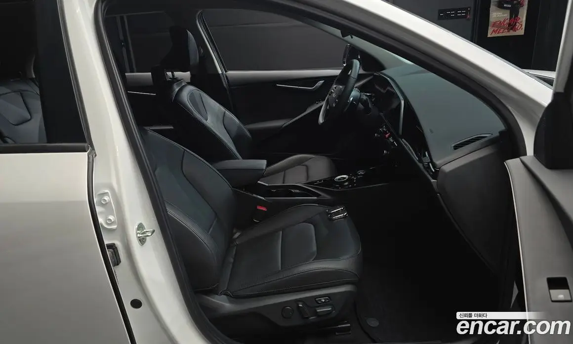 Kia Niro 2022 0.2 автомат (гидро), фото 16 Kia Niro 2022 0.2 автомат (гидро), фото 16