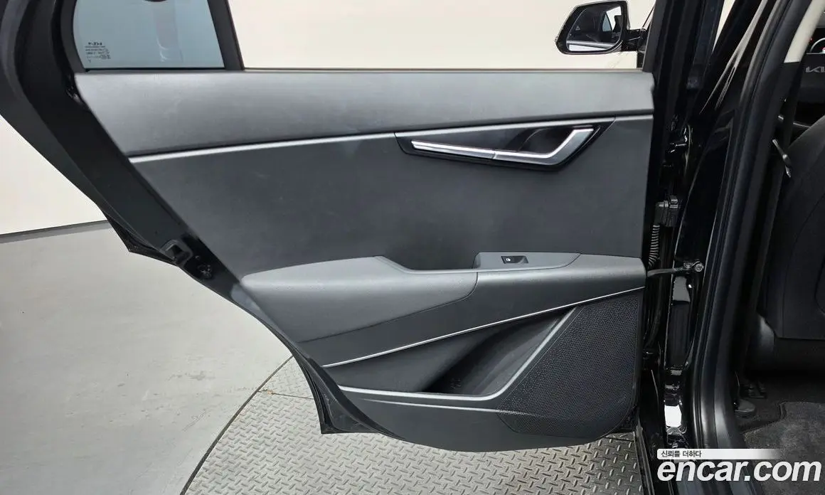 Kia Niro 2023 0.2 автомат (гидро), фото 15 Kia Niro 2023 0.2 автомат (гидро), фото 15
