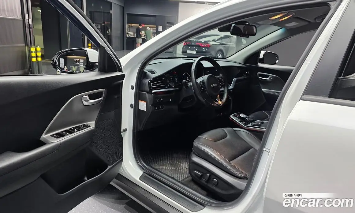 Kia Niro 2023 0.2 автомат (гидро), фото 13