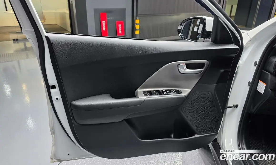 Kia Niro 2023 0.2 автомат (гидро), фото 14