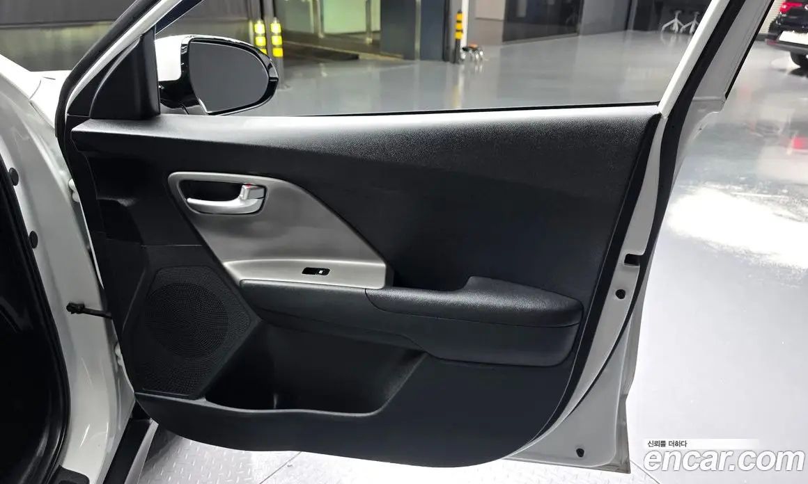 Kia Niro 2023 0.2 автомат (гидро), фото 15