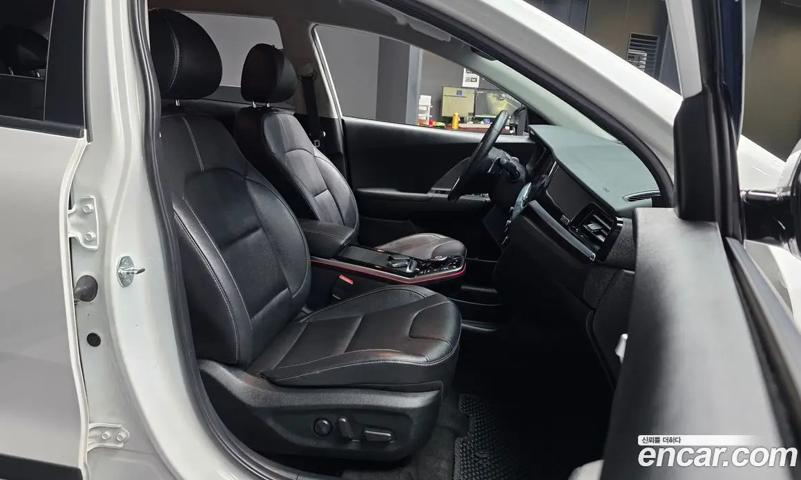 Kia Niro 2023 0.2 автомат (гидро), фото 17