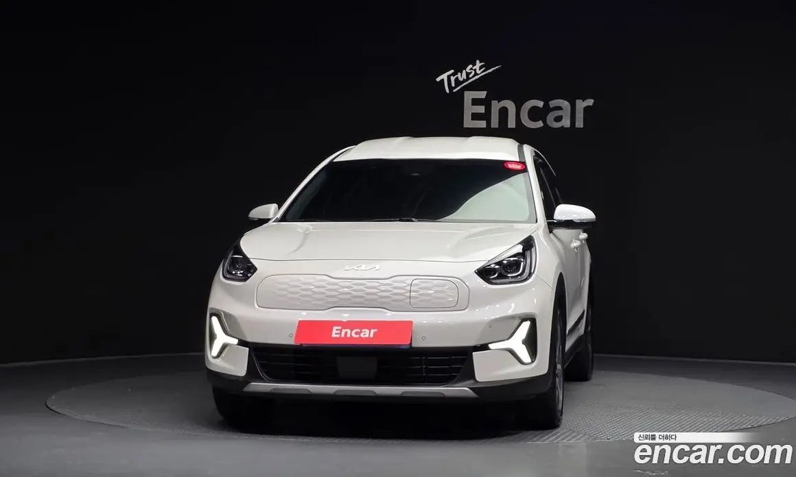 Kia Niro 2023 0.2 автомат (гидро), фото 3