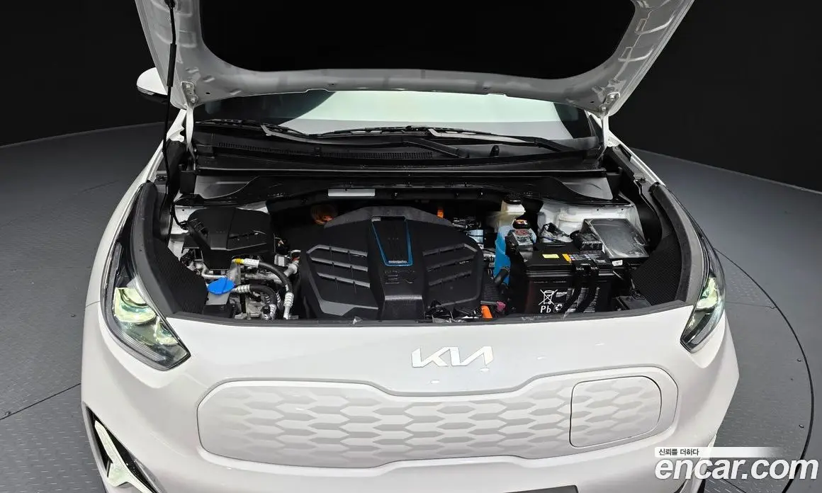 Kia Niro 2023 0.2 автомат (гидро), фото 6