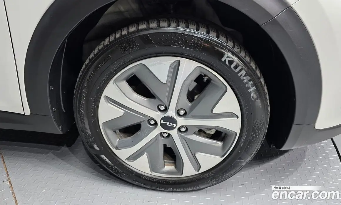 Kia Niro 2023 0.2 автомат (гидро), фото 7