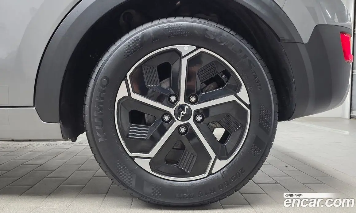 Kia Niro 2024 1.6 автомат (гидро), фото 6