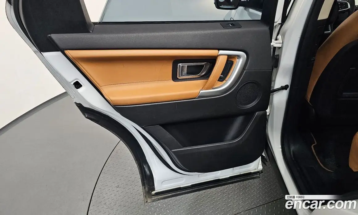 Land Rover Discovery Sport 2017 2.0 автомат (гидро), фото 15 Land Rover Discovery Sport 2017 2.0 автомат (гидро), фото 15