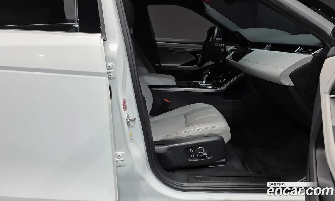 Land Rover Range Rover Evoque 2022 2.0 автомат (гидро), фото 16 Land Rover Range Rover Evoque 2022 2.0 автомат (гидро), фото 16