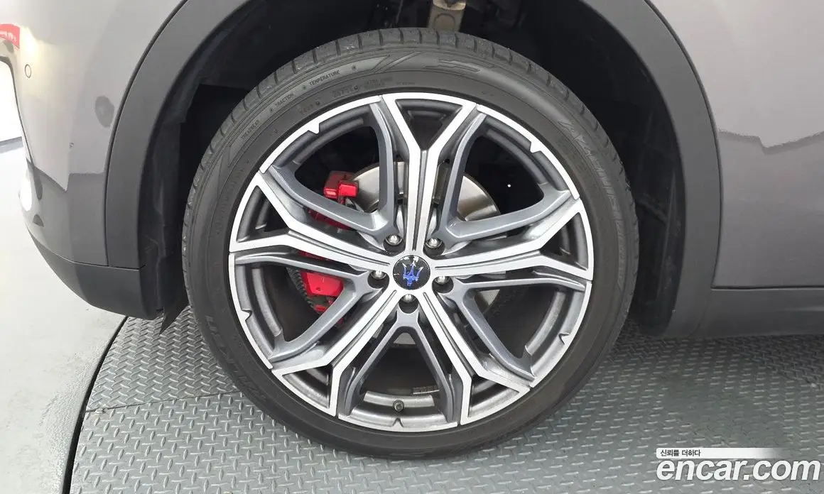 Maserati Levante 2017 3.0 автомат (гидро), фото 5 Maserati Levante 2017 3.0 автомат (гидро), фото 5