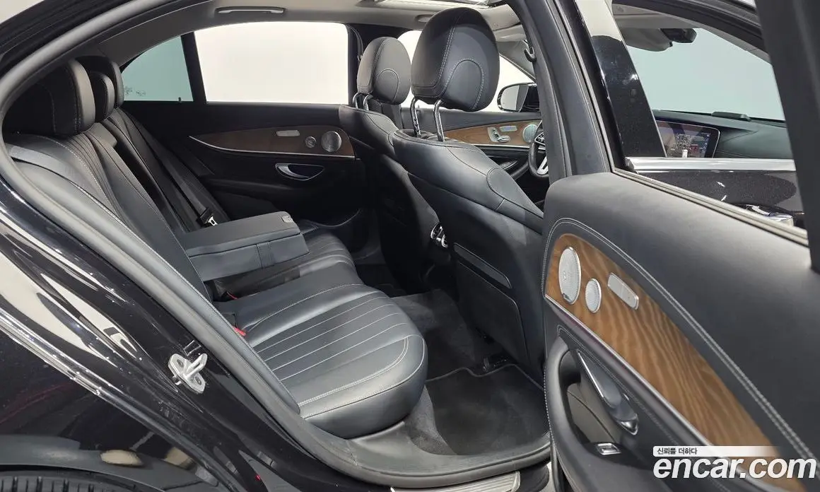 Mercedes-Benz E-Class 2018 2.0 автомат (гидро), фото 18 Mercedes-Benz E-Class 2018 2.0 автомат (гидро), фото 18