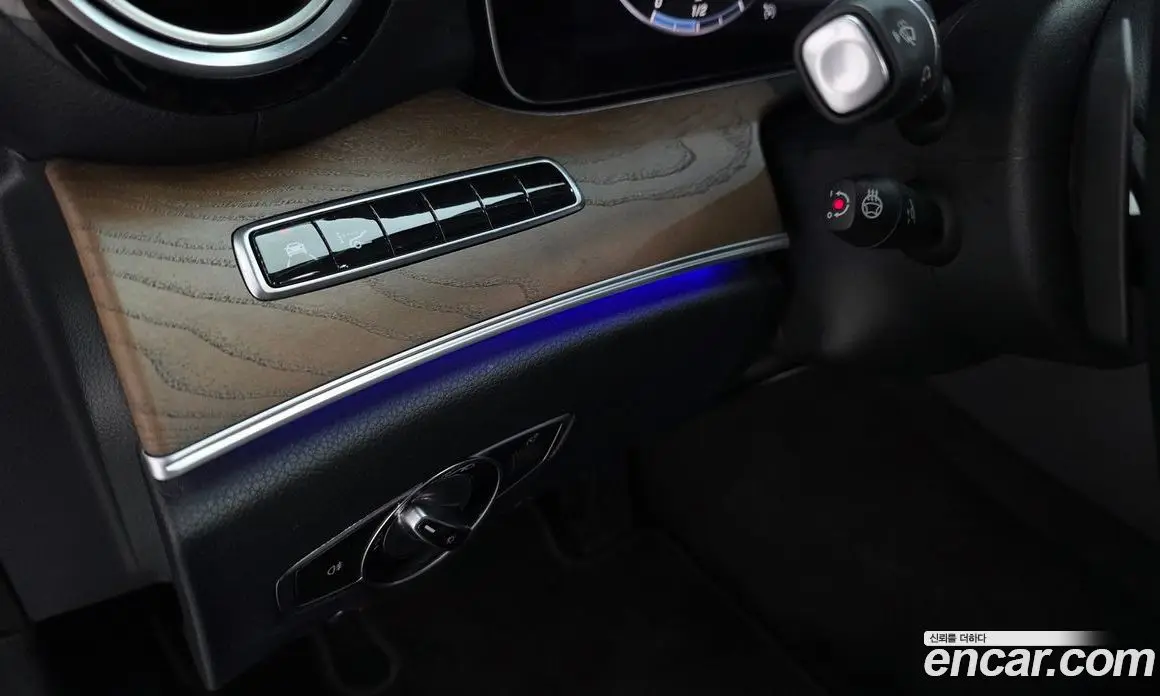 Mercedes-Benz E-Class 2018 2.0 автомат (гидро), фото 20 Mercedes-Benz E-Class 2018 2.0 автомат (гидро), фото 20