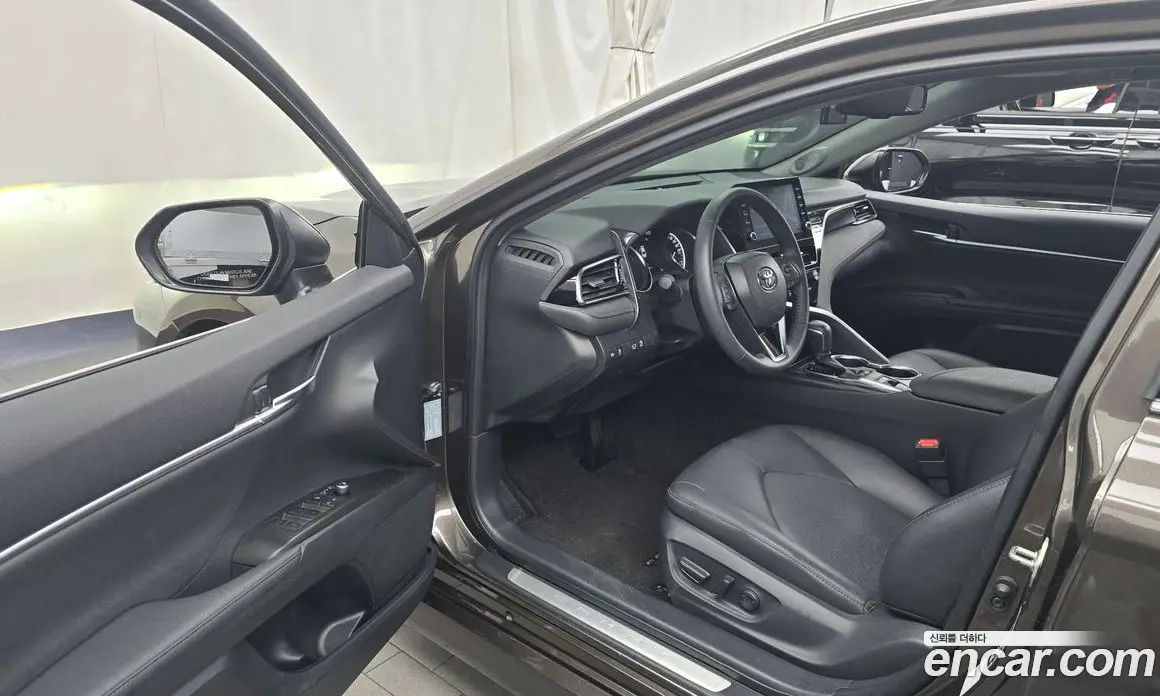 Toyota Camry 2023 2.5 автомат (гидро), фото 13