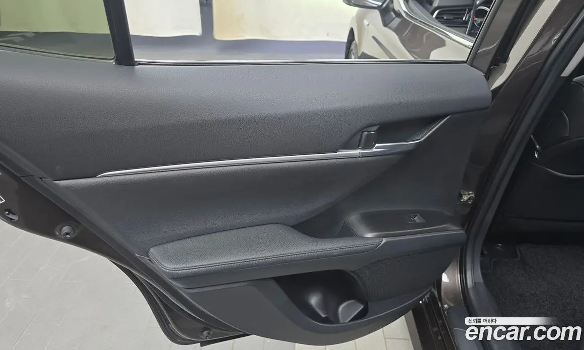 Toyota Camry 2023 2.5 автомат (гидро), фото 15