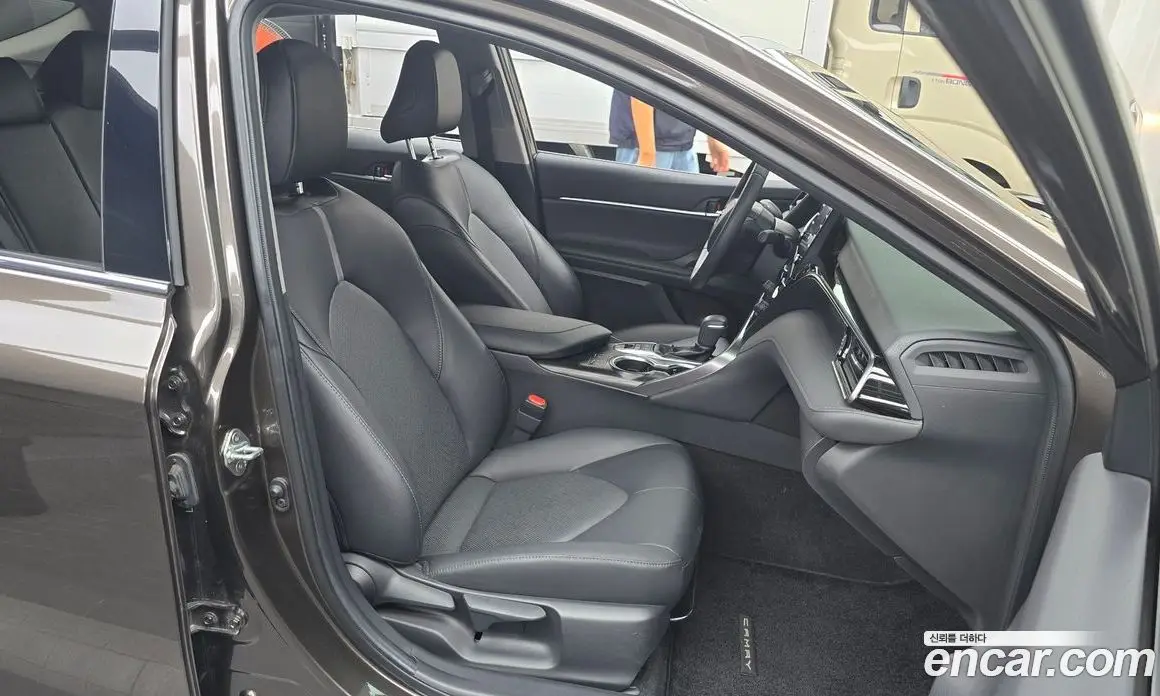 Toyota Camry 2023 2.5 автомат (гидро), фото 16