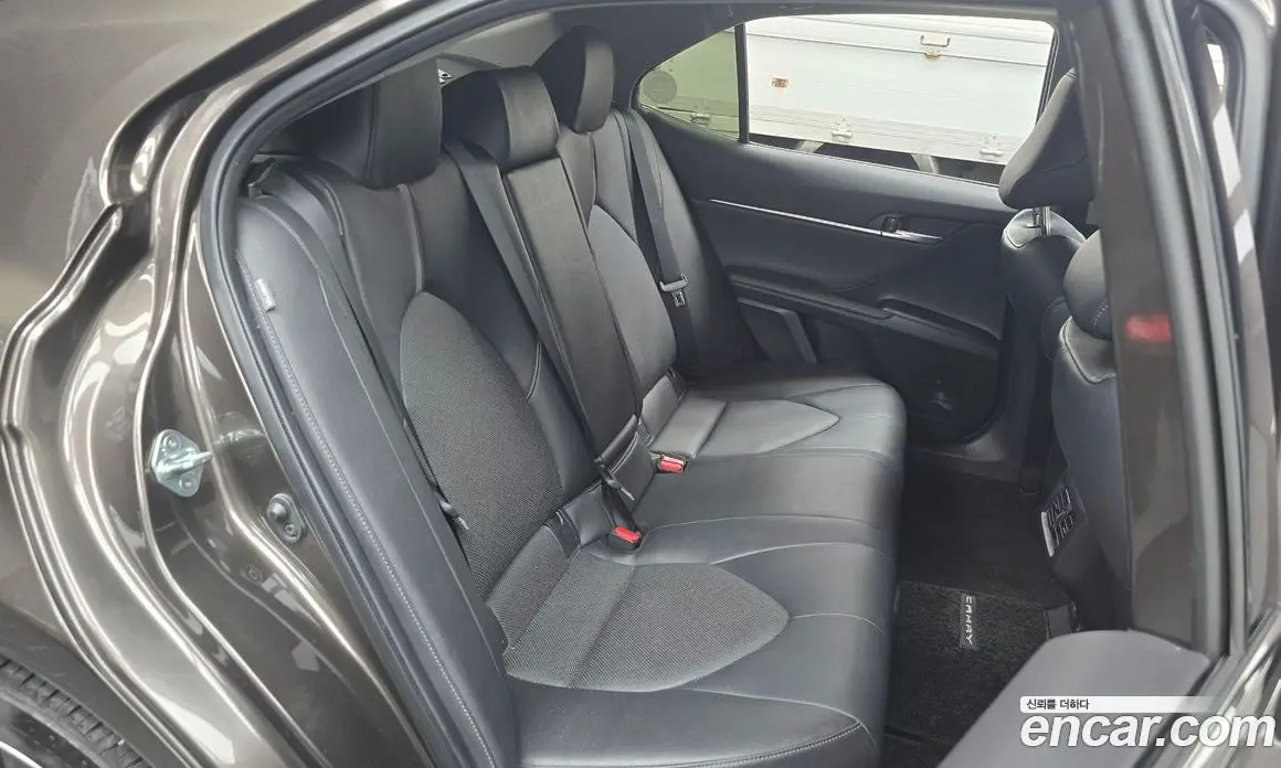 Toyota Camry 2023 2.5 автомат (гидро), фото 17