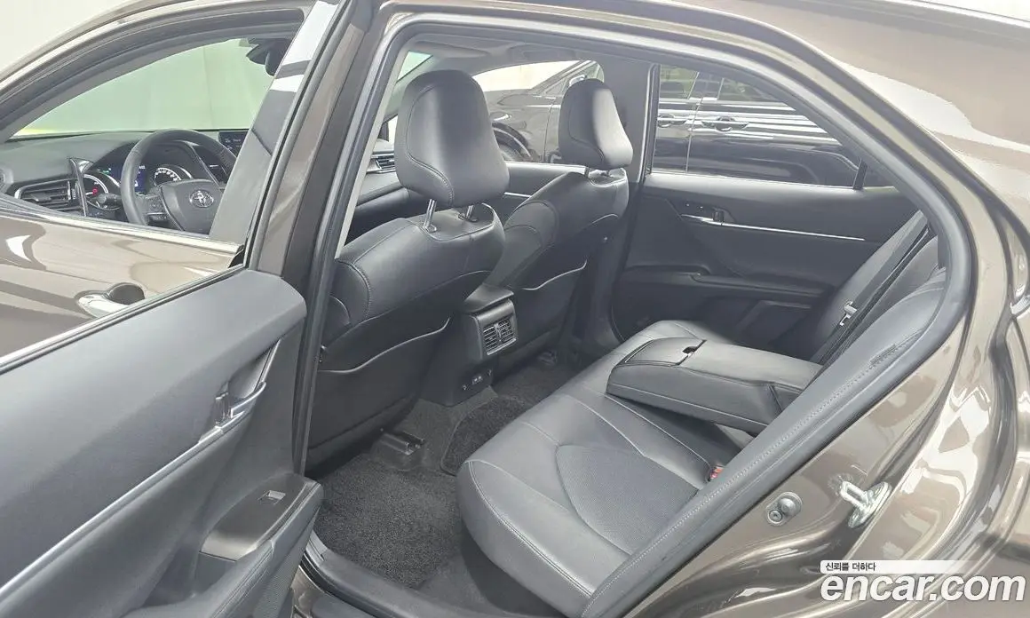 Toyota Camry 2023 2.5 автомат (гидро), фото 18