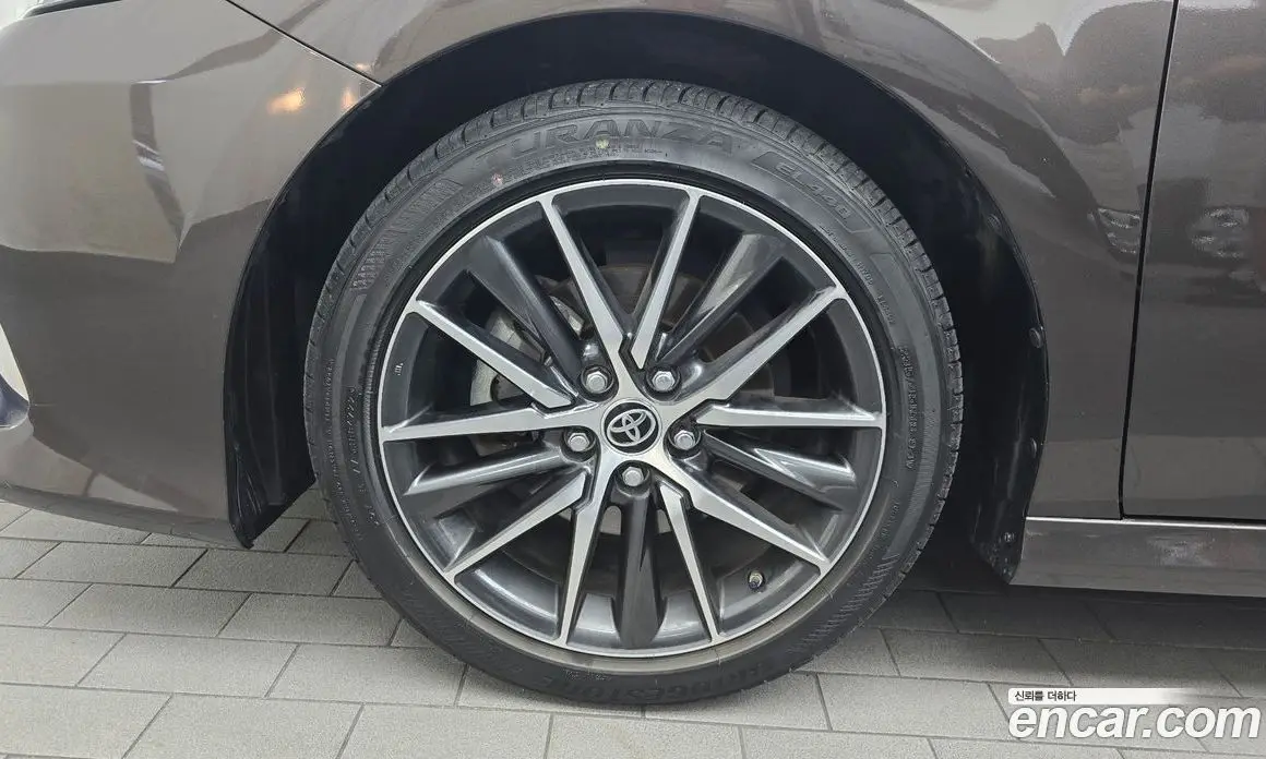 Toyota Camry 2023 2.5 автомат (гидро), фото 5