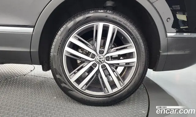 Volkswagen Tiguan 2022 2.0 автомат (гидро), миниатюра 7 Volkswagen Tiguan 2022 2.0 автомат (гидро), миниатюра 7