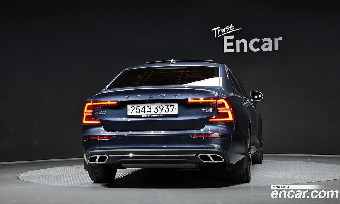 Volvo S60 2019 2.0 автомат (гидро), фото 4 Volvo S60 2019 2.0 автомат (гидро), фото 4