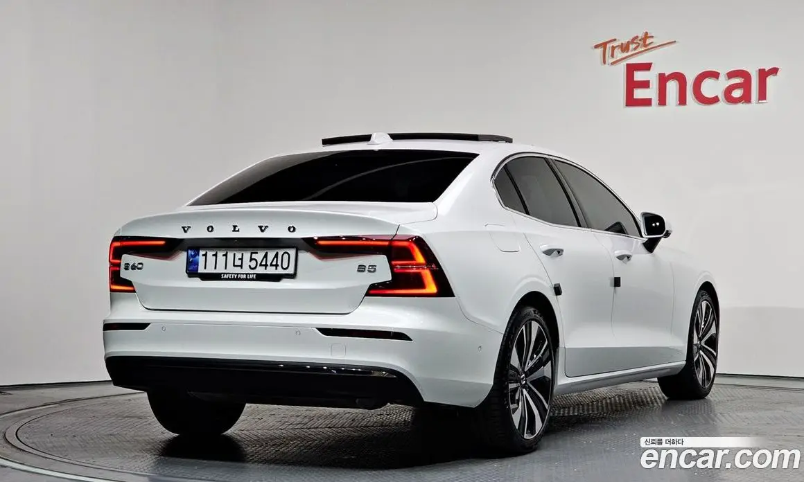 Volvo S60 2023 2.0 автомат (гидро), фото 2 Volvo S60 2023 2.0 автомат (гидро), фото 2