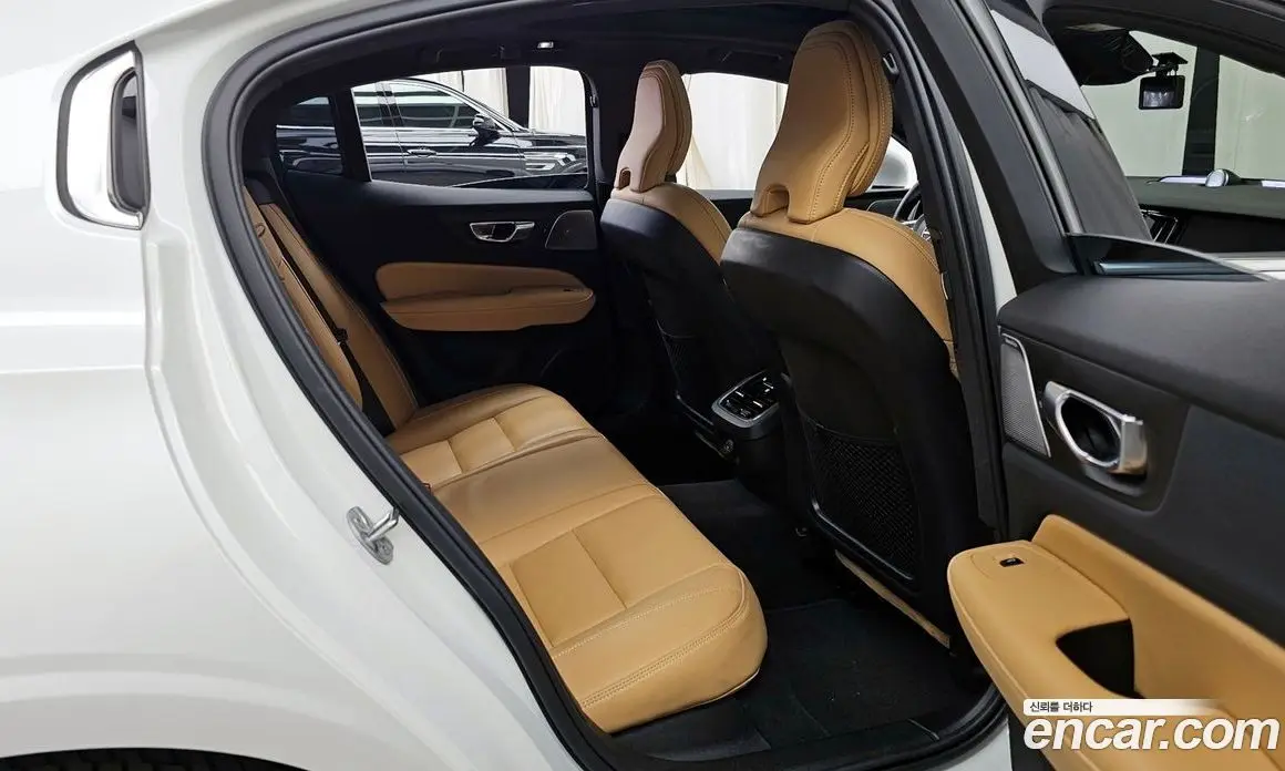 Volvo S60 2023 2.0 автомат (гидро), фото 17 Volvo S60 2023 2.0 автомат (гидро), фото 17
