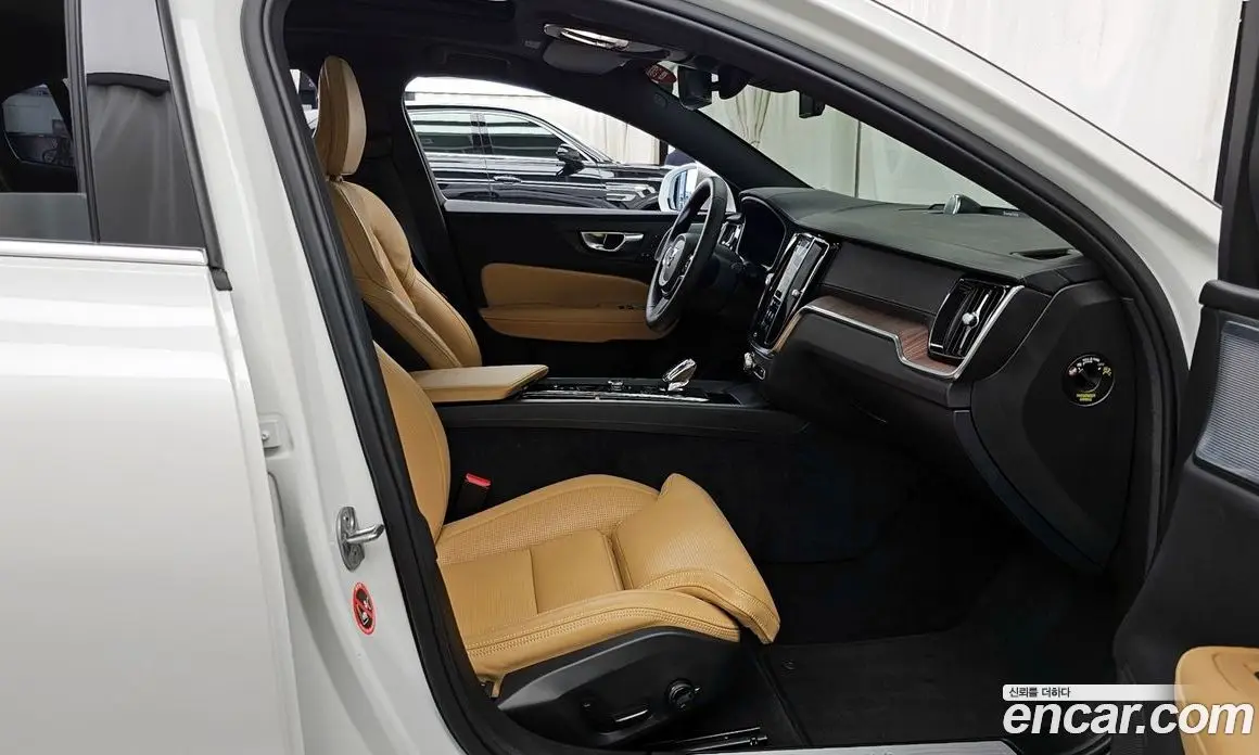 Volvo S60 2023 2.0 автомат (гидро), фото 18 Volvo S60 2023 2.0 автомат (гидро), фото 18