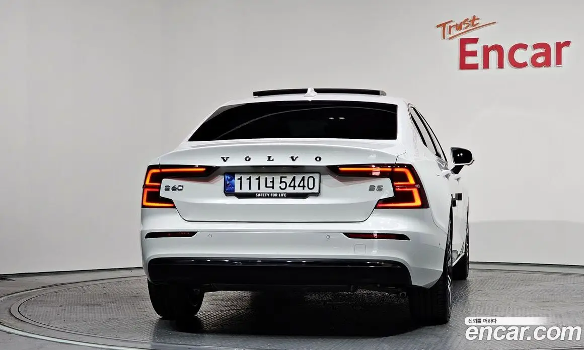 Volvo S60 2023 2.0 автомат (гидро), фото 4 Volvo S60 2023 2.0 автомат (гидро), фото 4