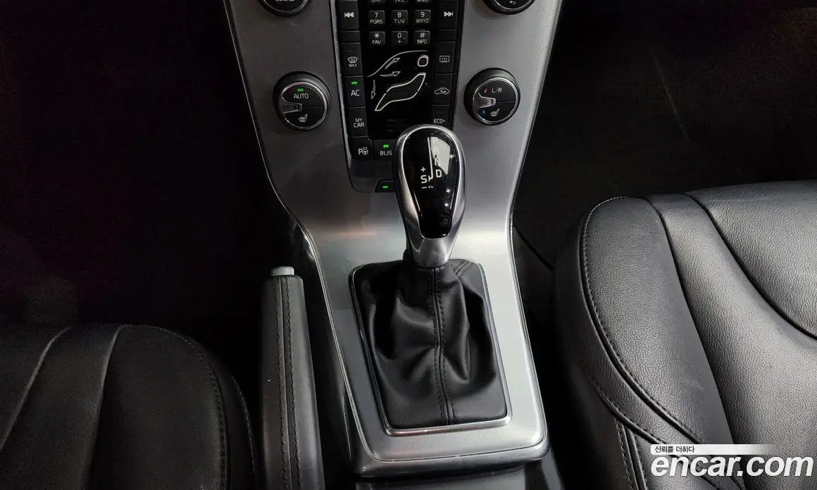 Volvo V40 2017 2.0 автомат (гидро), фото 12 Volvo V40 2017 2.0 автомат (гидро), фото 12
