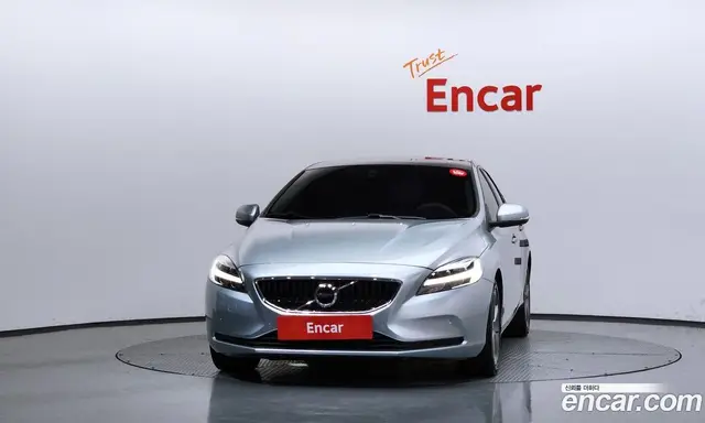 Volvo V40 2017 2.0 автомат (гидро), миниатюра 3 Volvo V40 2017 2.0 автомат (гидро), миниатюра 3