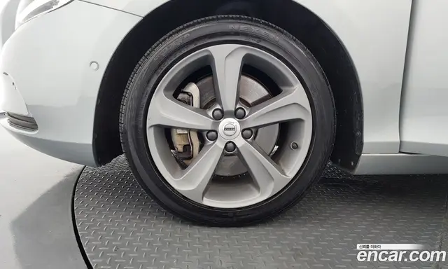 Volvo V40 2017 2.0 автомат (гидро), миниатюра 5 Volvo V40 2017 2.0 автомат (гидро), миниатюра 5