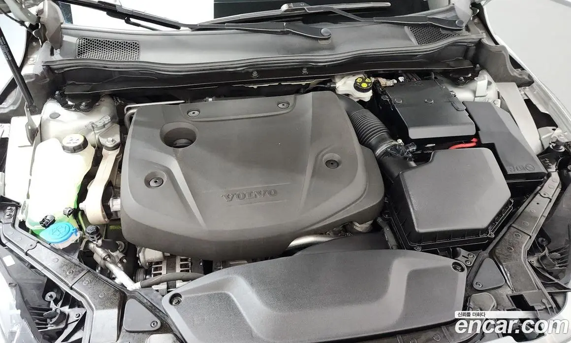 Volvo V40 2017 2.0 автомат (гидро), фото 6 Volvo V40 2017 2.0 автомат (гидро), фото 6