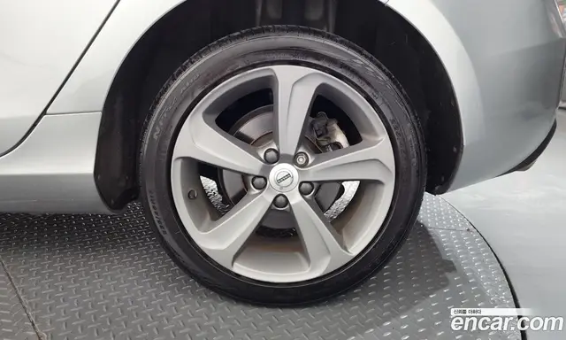 Volvo V40 2017 2.0 автомат (гидро), миниатюра 7 Volvo V40 2017 2.0 автомат (гидро), миниатюра 7