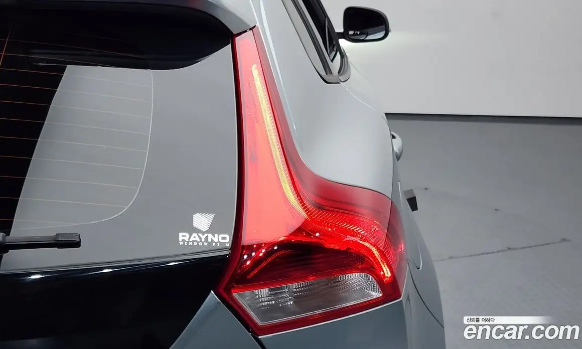 Volvo V40 2017 2.0 автомат (гидро), фото 9 Volvo V40 2017 2.0 автомат (гидро), фото 9
