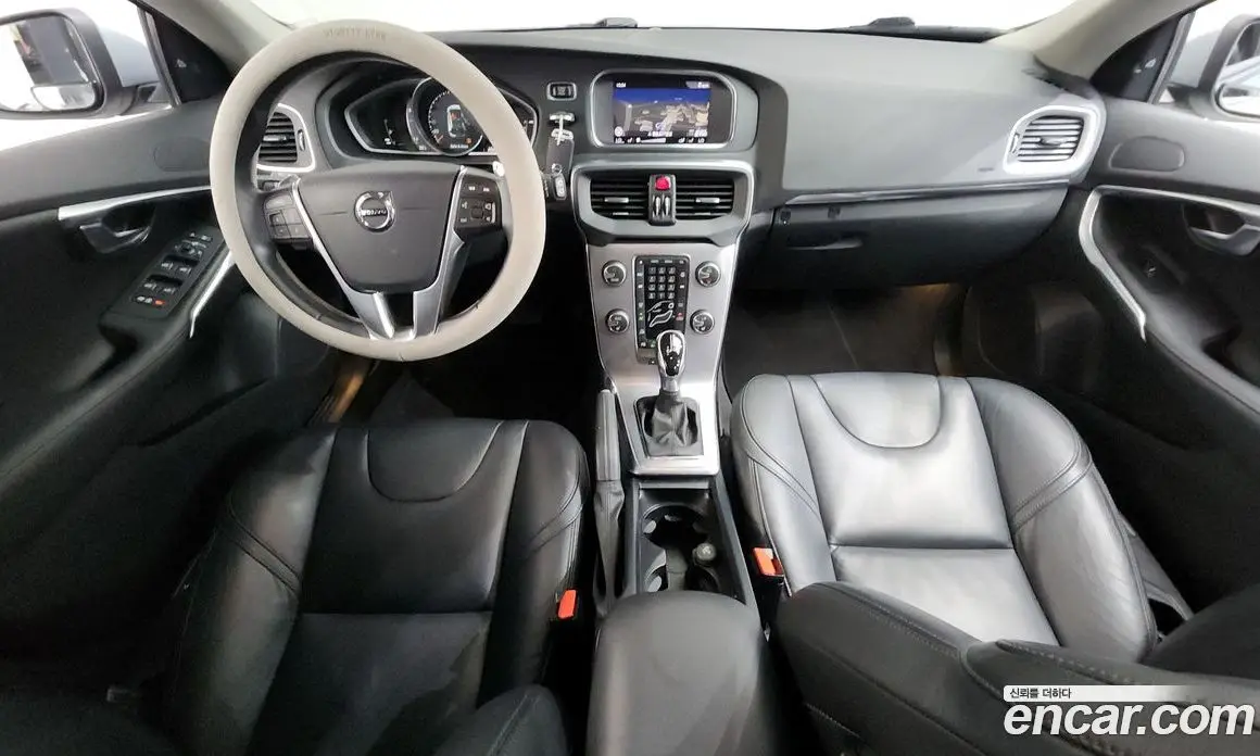 Volvo V40 2017 2.0 автомат (гидро), фото 10 Volvo V40 2017 2.0 автомат (гидро), фото 10