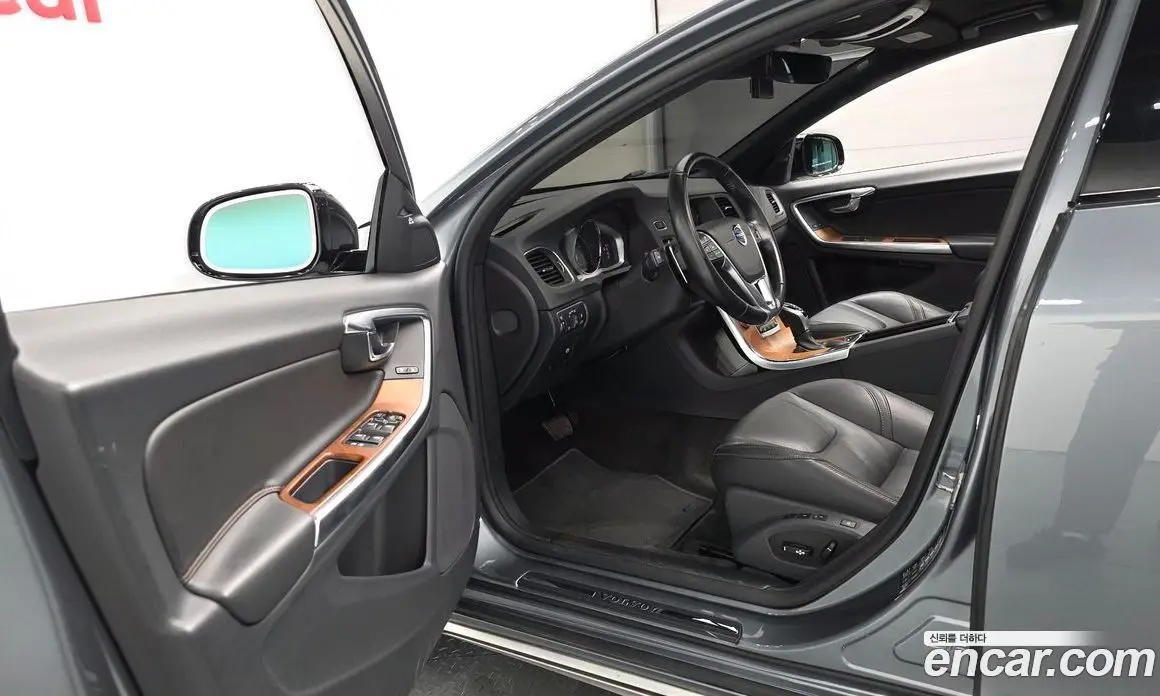 Volvo V60 2018 2.0 автомат (гидро), фото 12 Volvo V60 2018 2.0 автомат (гидро), фото 12