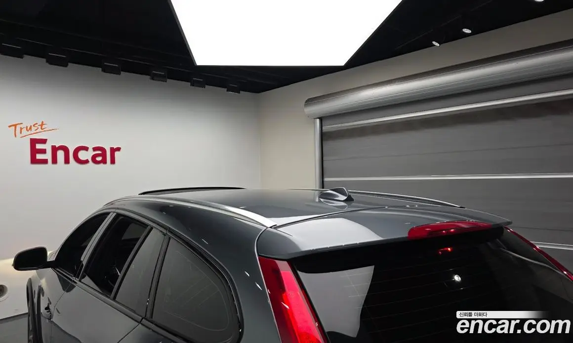 Volvo V60 2018 2.0 автомат (гидро), фото 15 Volvo V60 2018 2.0 автомат (гидро), фото 15