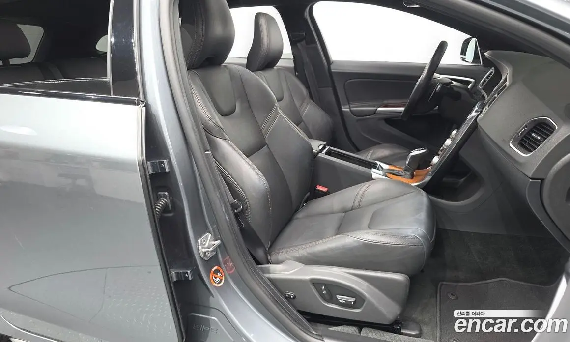 Volvo V60 2018 2.0 автомат (гидро), фото 16 Volvo V60 2018 2.0 автомат (гидро), фото 16