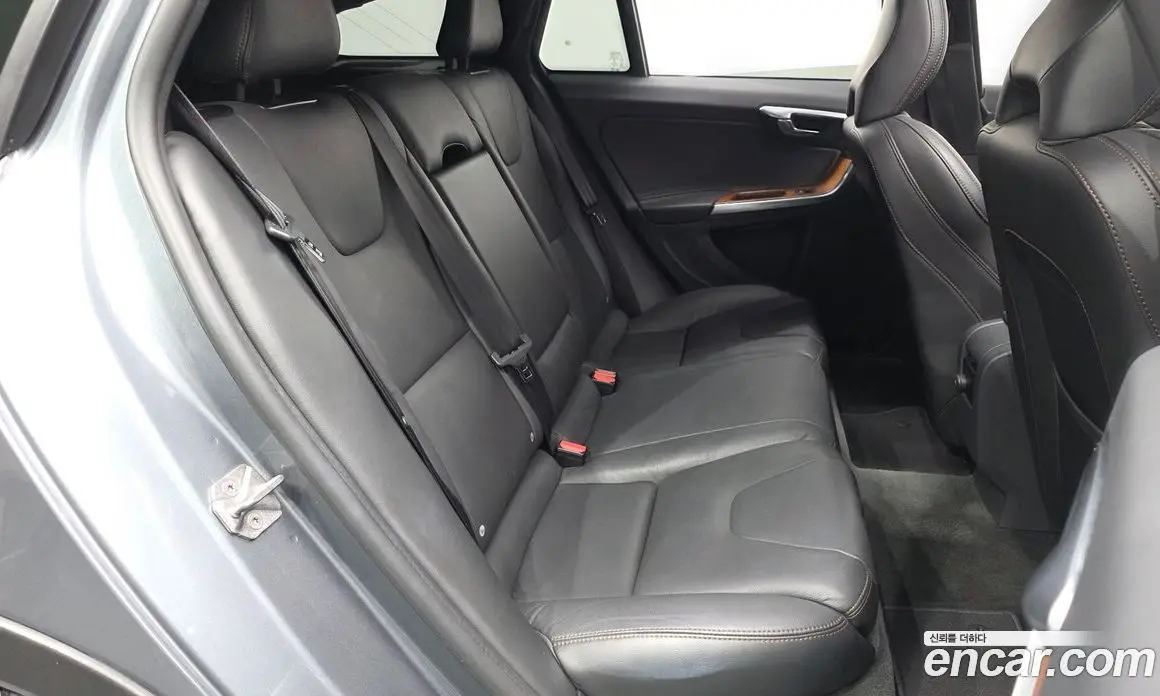 Volvo V60 2018 2.0 автомат (гидро), фото 17 Volvo V60 2018 2.0 автомат (гидро), фото 17