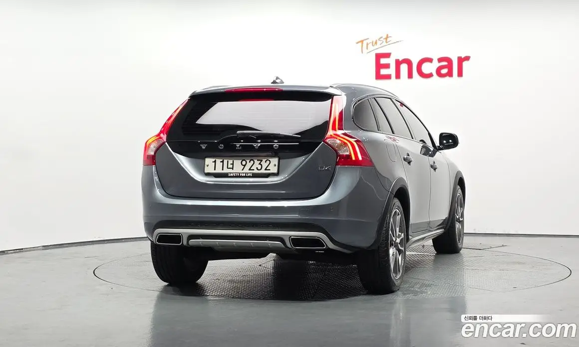 Volvo V60 2018 2.0 автомат (гидро), фото 3 Volvo V60 2018 2.0 автомат (гидро), фото 3